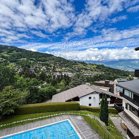 Comfortable With Pool And View *